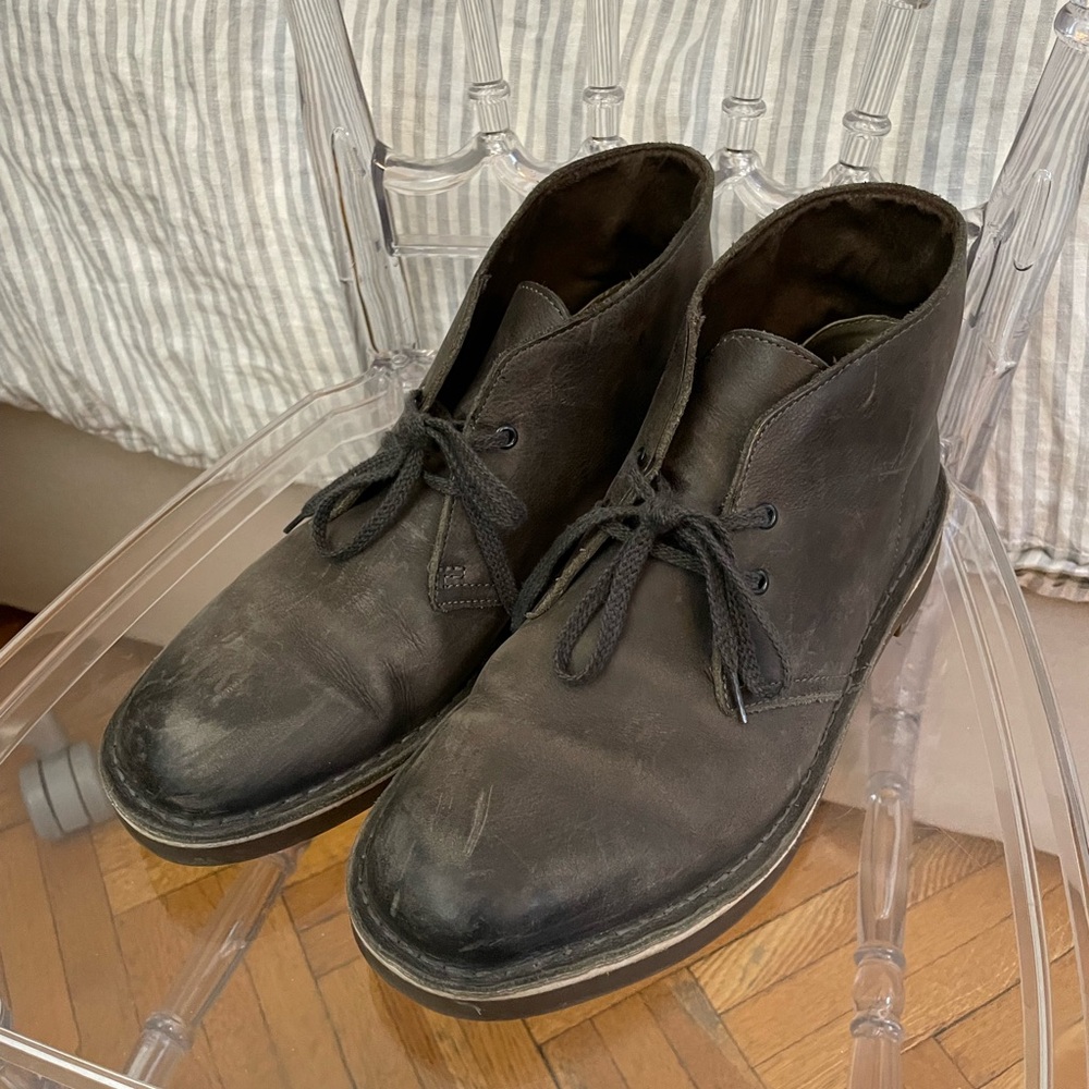 Clark’s Gray Leather Chukka Boots - 8